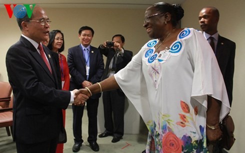 Нгуен Шинь Хунг встретился с главами парламентов Монголии и Мозамбика
