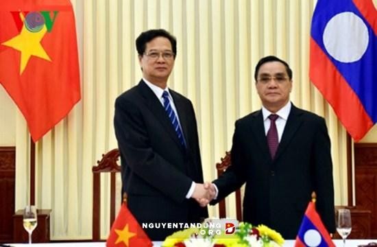 Визит премьера Вьетнама в Лаос подтверждает решимость двух стран укрепить особую дружбу