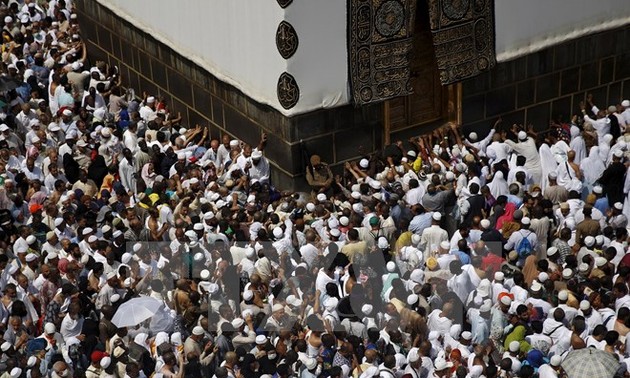 Три миллиона паломников начали выполнение обрядов Хаджа