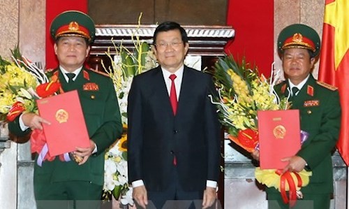 Президент СРВ принял решение о присвоении звания генералов армии Нго Суан Лику и До Ба Ти