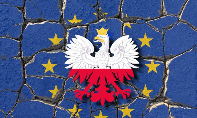 Еврокомиссия начала расследование нарушения Польшей демократических норм