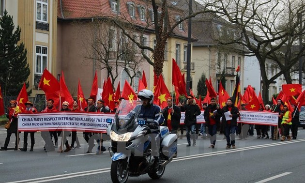 Вьетнамцы в Германии против действий Китая в Восточном море
