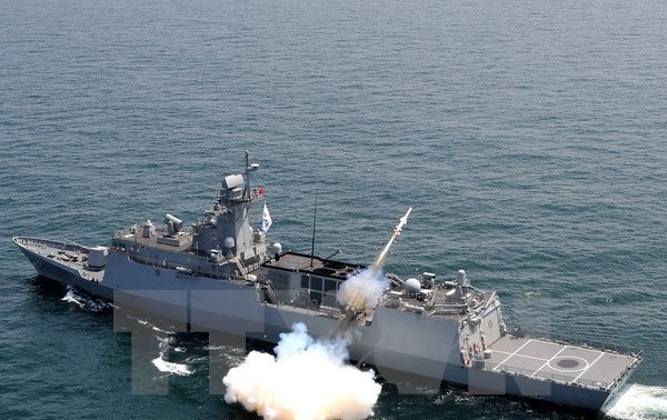 ВМС Южной Кореи открыли предупредительный огонь после вторжения судов КНДР