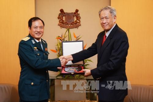 Глава минобороны Сингапура определил основу для участия АСЕАН в решение вопросов Восточного моря
