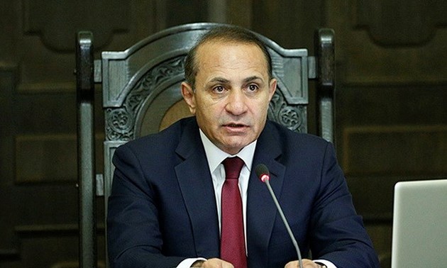 Премьер Армении: власти сделают все для мирного разрешения ситуации в Ереване