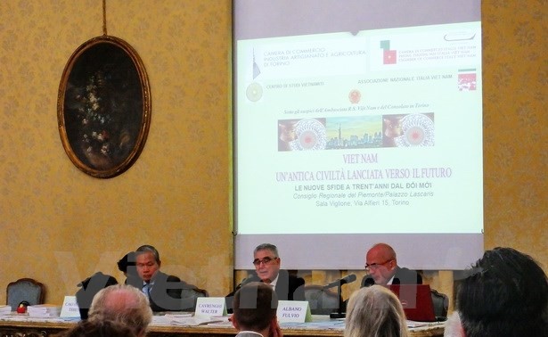 В Турине прошел семинар, посвященный достижениям СРВ после 30 лет обновления страны