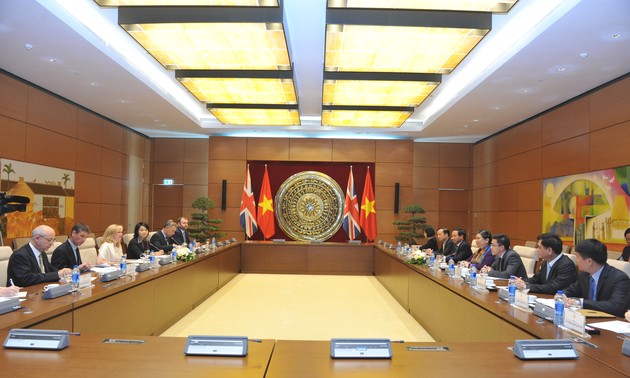 Британская Палата общин продолжит содействовать Вьетнаму в подготовке кадров