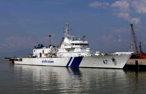 Корабль ВМС Индии посещает город Дананг