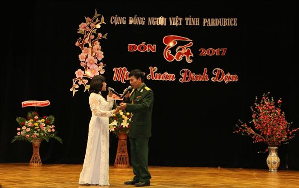 Вьетнамцы в Анголе и Чехии встретили Новый год