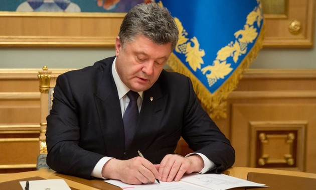 Порошенко подписал указ о создании украинской зоны ВВС "Восток"