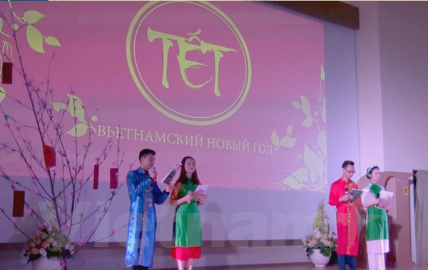 Вьетнамские студенты в Москве организовали программу встречи Тэт