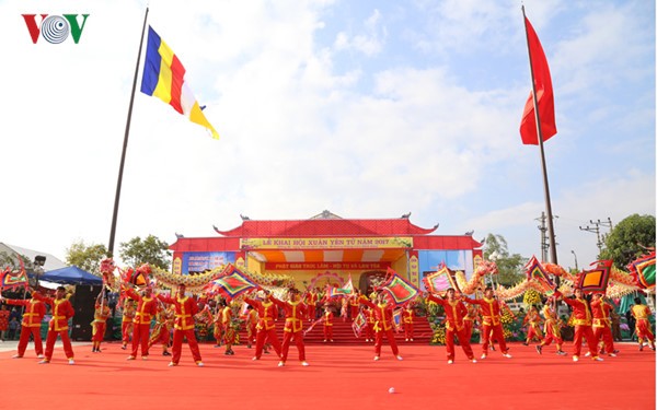 В разных провинциях Вьетнама проводятся весенние праздники