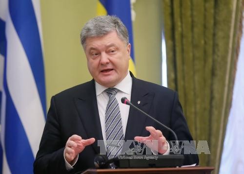 Порошенко: Украина продолжает модернизировать армию