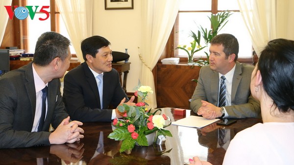 Чехия жедет предстоящего визита спикера вьетнамского парламента в страну 