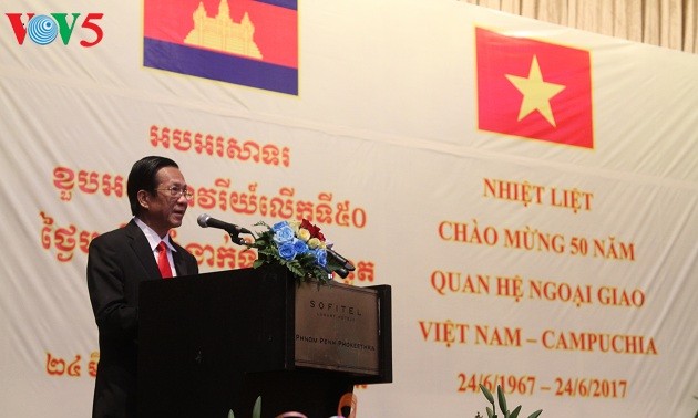 Торжественный прием в честь 50-летия установления вьетнамо-камбоджийских дипотношений