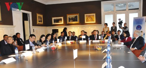 Вице-премьер СРВ Выонг Динь Хюэ с рабочим визитом посетил Бельгию