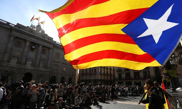 Конституционный суд приостановил действие резолюции о независимости Каталонии