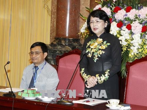 Данг Тхи Нгок Тхинь приняла представителей провинции Контум, имеющих заслуги перед Отечеством