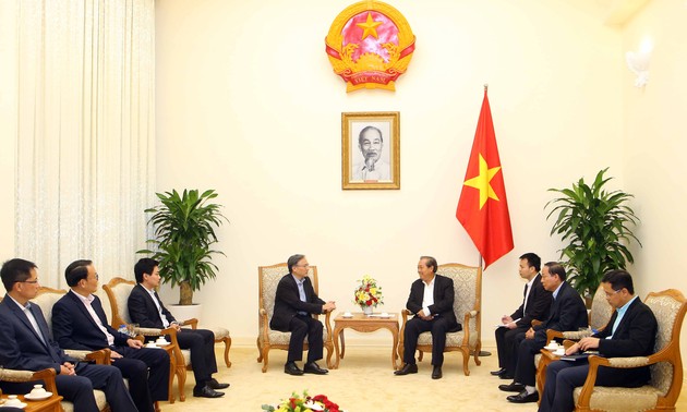 Вице-премьер Вьетнама принял замминистра внутренних дел Сингапура