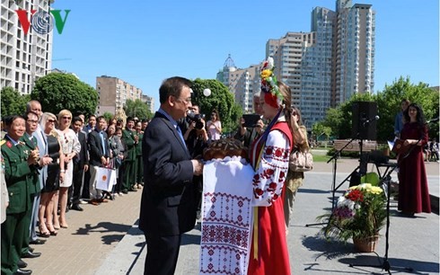 Ветераны войны Украины и Вьетнама празднуют День победы