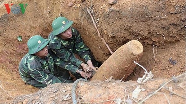 ПРООН содействует Вьетнаму в ликвидации  последствий оставшихся после войны бомб и мин  