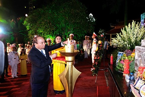  Премьер Вьетнама вручил удостоверения «За заслуги перед Отечеством» семьям павших фронтовиков