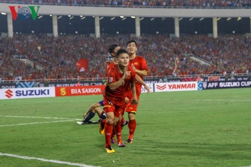 Азиатские СМИ освещали победу сборной Вьетнама в полуфинале Кубка Сузуки АФФ 2018