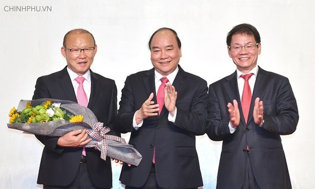 Главный тренер сборной Вьетнама Пак Хан Со сделал пожертвования на сумму $100 тыс. 