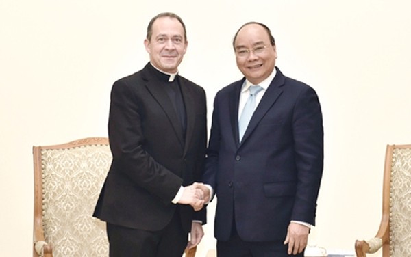 Нгуен Суан Фук принял замсекретаря Ватикана по отношениям с государствами Антуана Камиллери