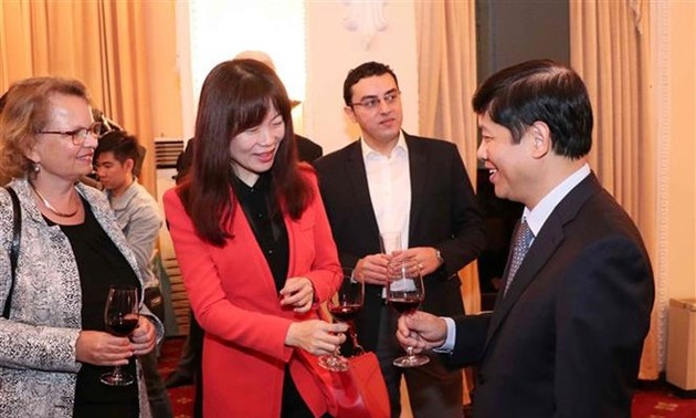 Нгуен Куок Кыонг встретился с представителями иностранных СМИ во Вьетнаме