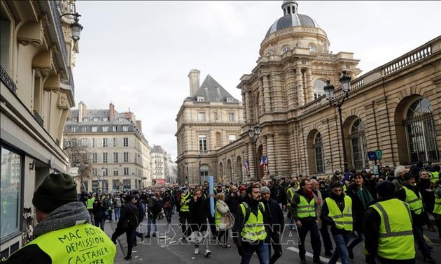 «Желтые жилеты» в 14-й раз вывели сторонников на улицы городов Франции
