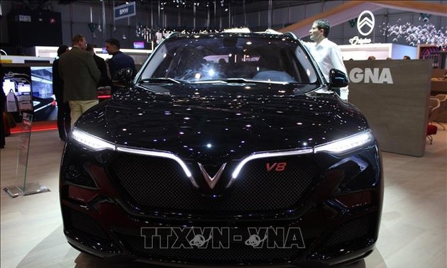 Вьетнамский бренд VinFast Lux V8 представили на международном автосалоне в Женеве
