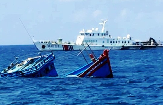 Вьетнам требует от Китая компенсацию за потопление рыболовной шхуны в Восточном море