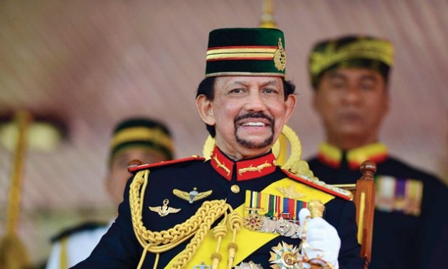 Султан Брунея Хассанал Болкиах находится во Вьетнаме с государственным визитом