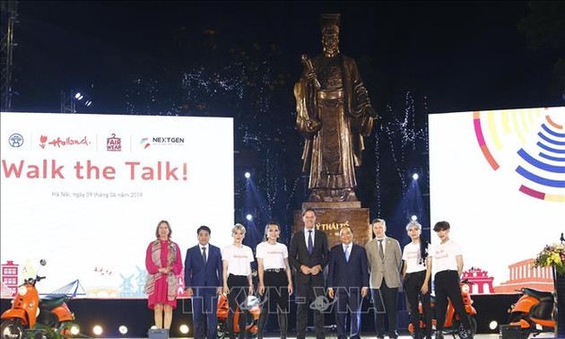 Премьер-министры Вьетнама и Нидерландов присутствовали на программе "Walk the Talk"