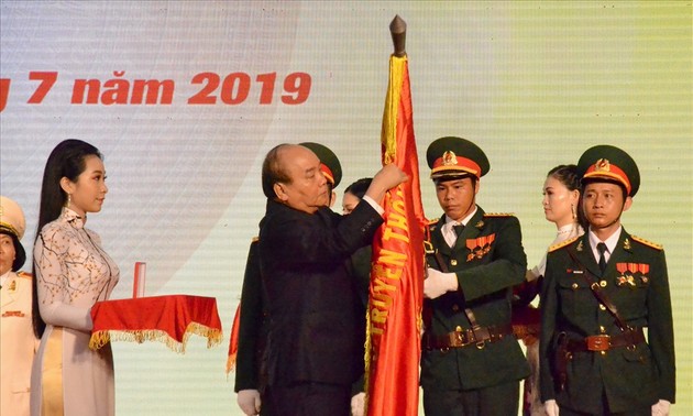 Нгуен Суан Фук вручил провинции Кьензянг орден Независимости первой степени
