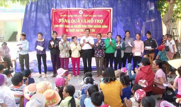 Общество красного креста Вьетнама вручит 1,5 млн. новогодних подарков малоимущим людям
