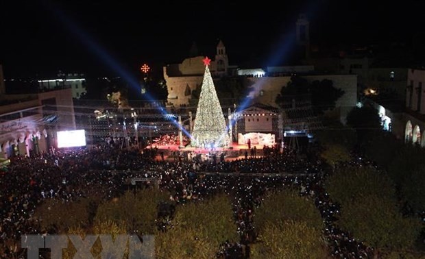 На празднование Рождества в Вифлеем приехали тысячи людей 