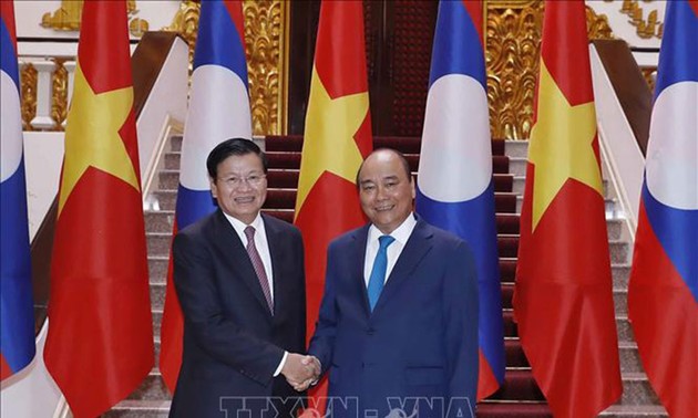 Премьер-министр Лаоса сопредседательствует на 42-й сессии Вьетнамско-лаосской межправительственной комиссии