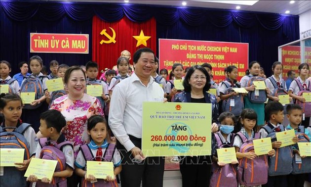 Вице-президент Данг Тхи Нгок Тхинь посетила провинцию Камау с рабочим визитом