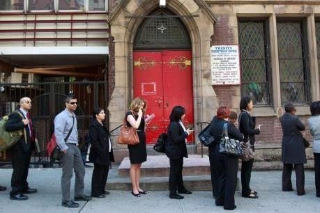 В США на фоне коронавируса увеличилось число заявок на пособие по безработице