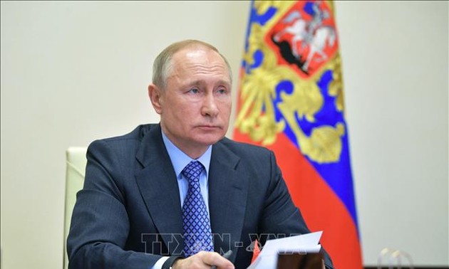 Путин подписал закон об упрощении получения гражданства России