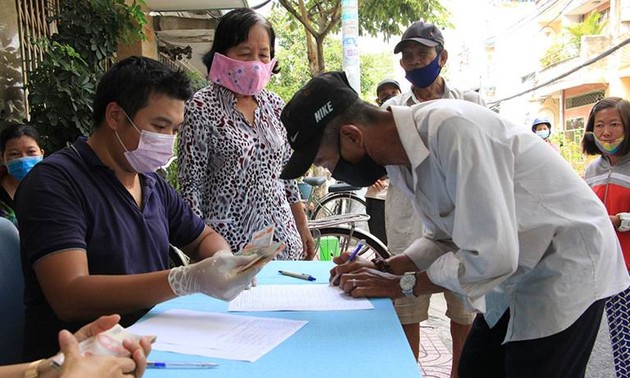 Нгуен Суан Фук: Оказание помощи людям, сталькивающимся с трудностями из-за эпидемии, должно быть своевременным