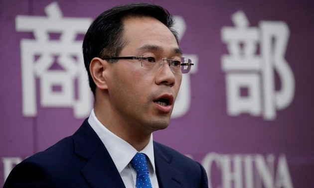 Китай назвал решение США лишить Гонконг особого торгового статуса нарушением правила ВТО