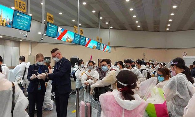 COVID -19: 280 вьетнамских граждан были доставлены домой из РФ и Беларуси