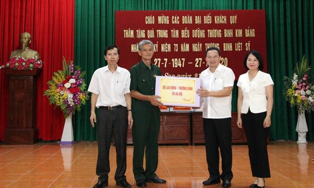 Во Вьетнаме проходят различные мероприятия в честь Дня инвалидов войны и павших фронтовиков