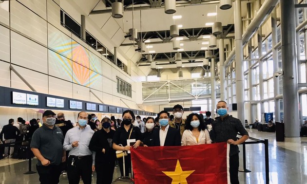 COVID-19: Возвращение вьетнамских граждан из США на Родину