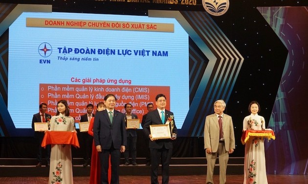 Названы лауреаты премии «Цифровая трансформация Вьетнама» 2020 года