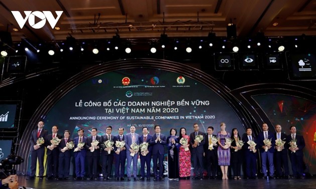 В Ханое объявлены 100 лучших предприятий в области устойчивого развития во Вьетнаме 2020 года 