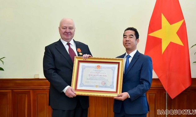 Вручение ордена «Дружба» послу РФ во Вьетнаме